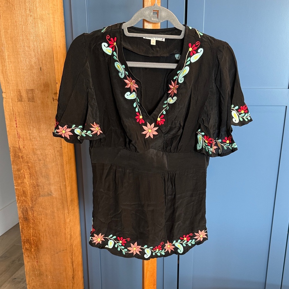 Black Embroidered V-Neck Women’s Top with Floral Accents